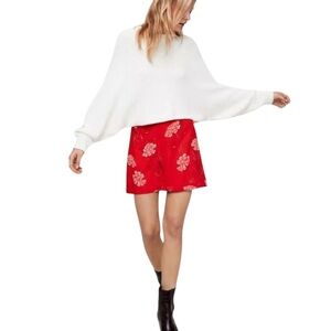WILFRED Aritzia Red White Floral Mini Skirt Holiday Date Night Party Size 4 Work